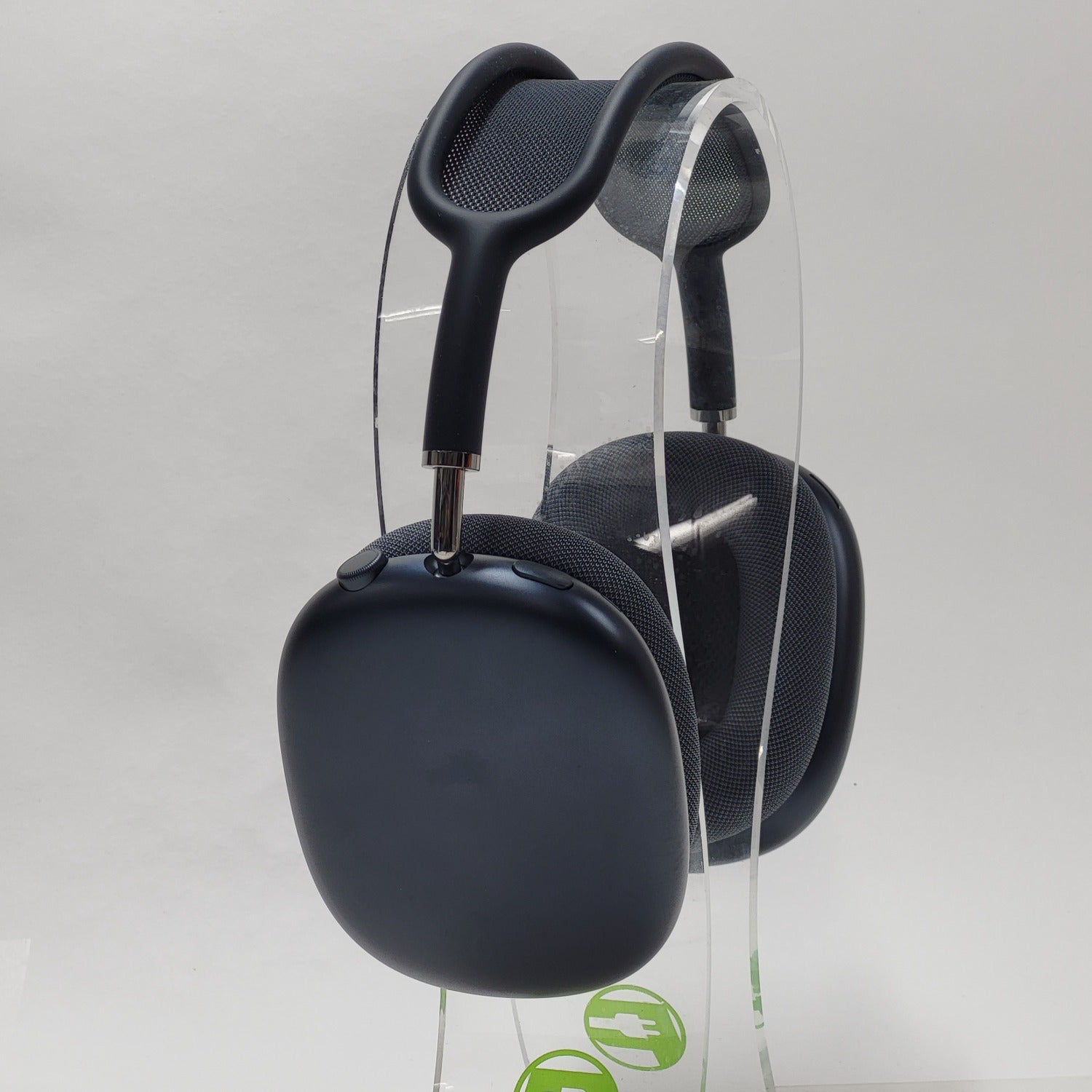 2512購入ほぼ未使用　AirPods Max(Type-C) Apple's AirPods Max USB-C just got a rare $120 discount - Digital