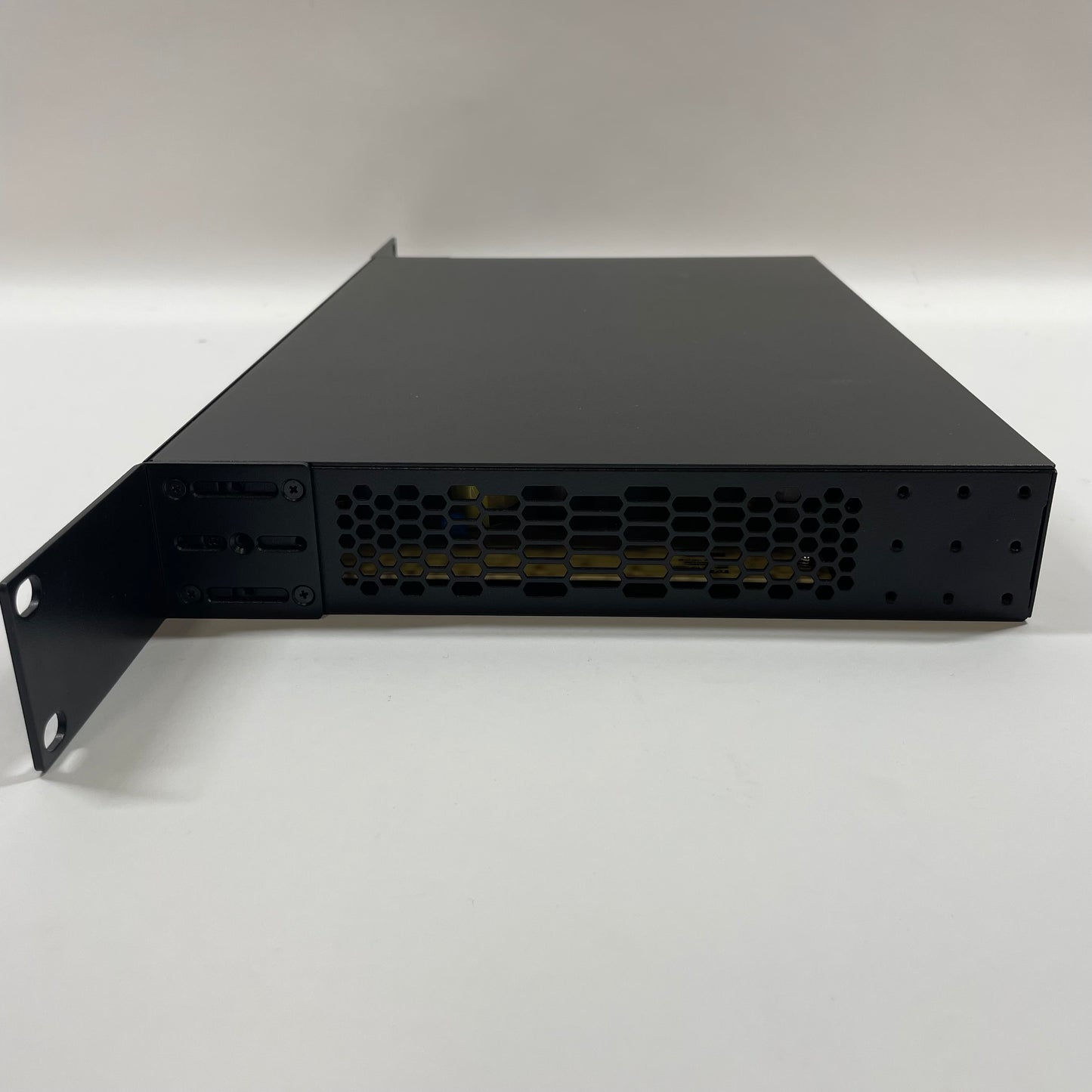 Araknis 310-Series AN-310-RT-4L2W Dual-WAN Gigabit VPN Router