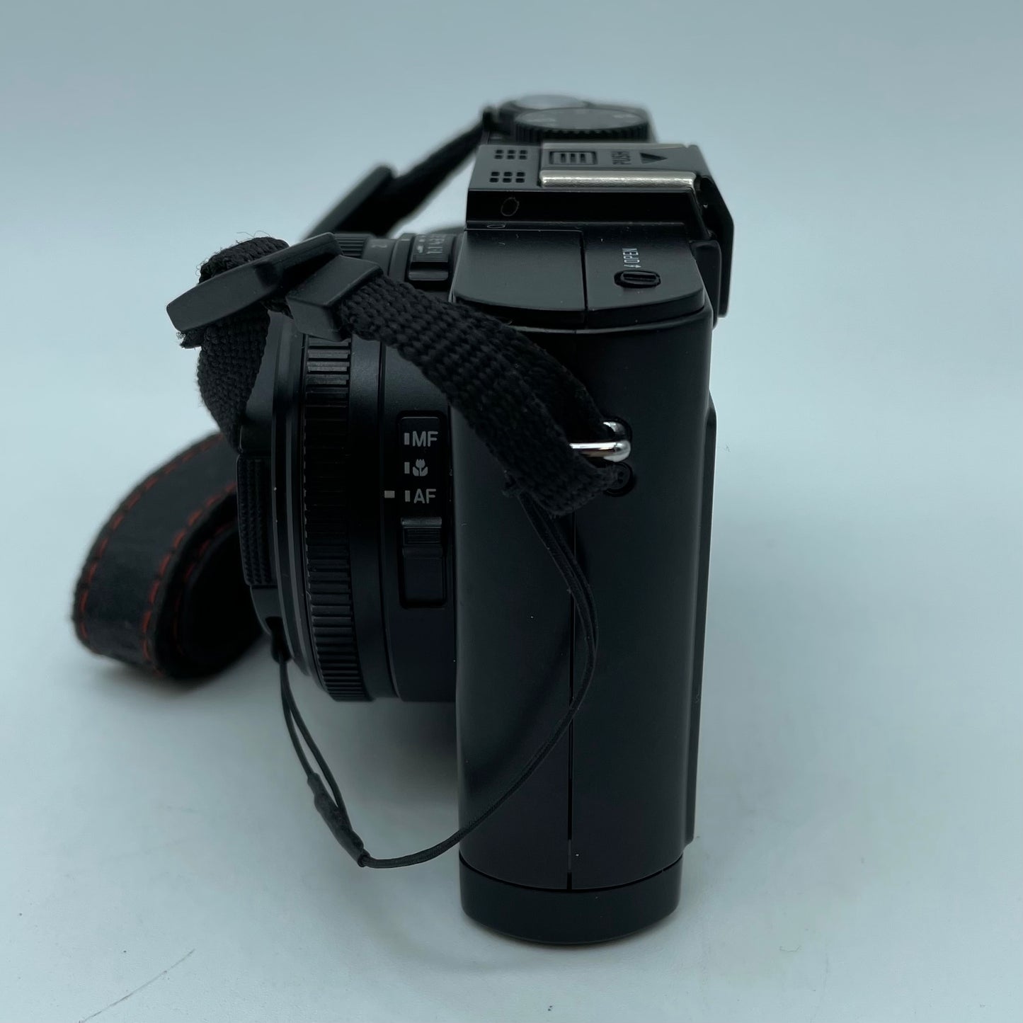 Leica D-Lux 6 18461 10.1MP Digital Camera