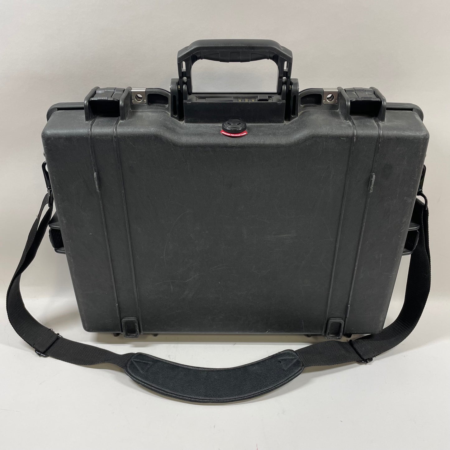 Pelican 1495 Locking Laptop Computer Case 1495-000-110 with Foam and Strap